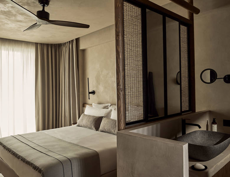 Zelia Resort Halkidiki Deluxe Double Swim Up washbasin, double bed and amenities
