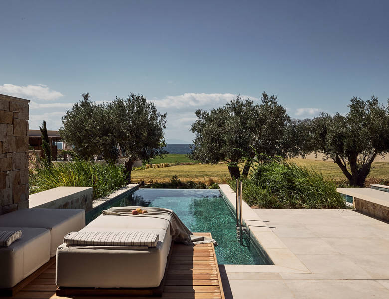 Zelia Resort Halkidiki Signature Suite Private Pool view of the pool, sunbeds and the garden

