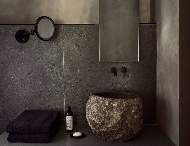 Zelia Resort Halkidiki Panorama Suites Sea View washbasin, double mirror and amenities
